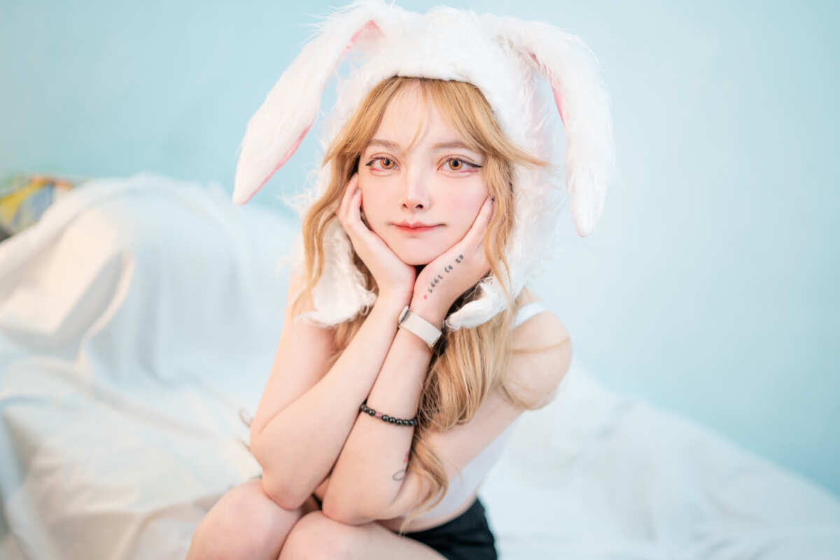 治愈系兔耳女孩