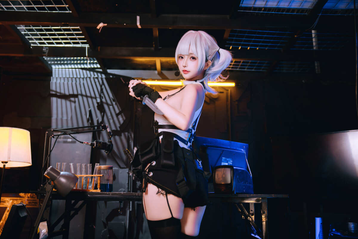 白色长发女英雄