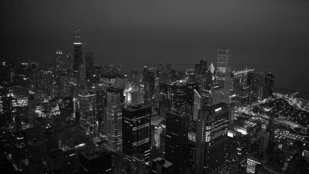 夜幕下的摩天大楼