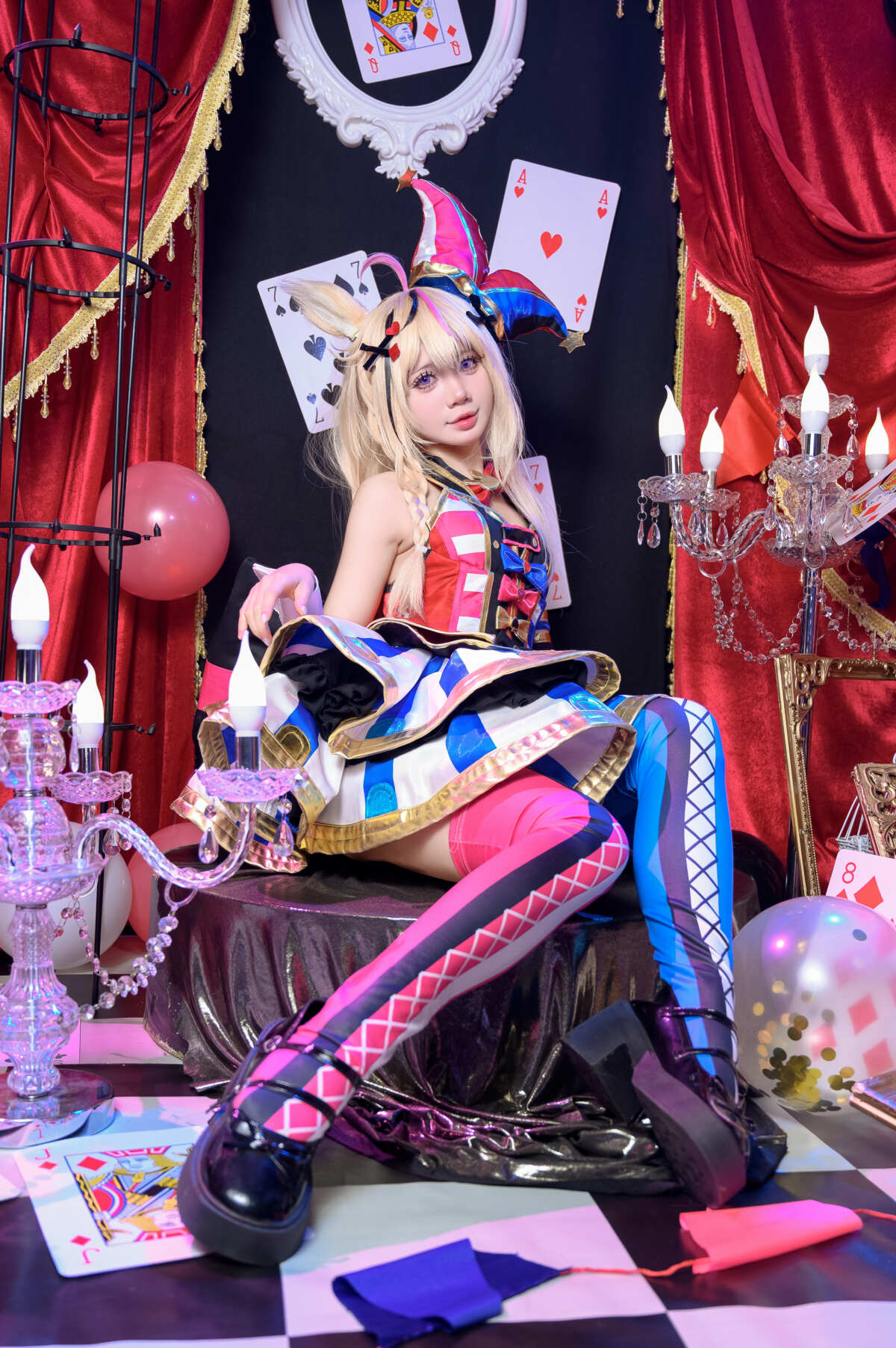 紫色眼眸的亚洲Cosplayer