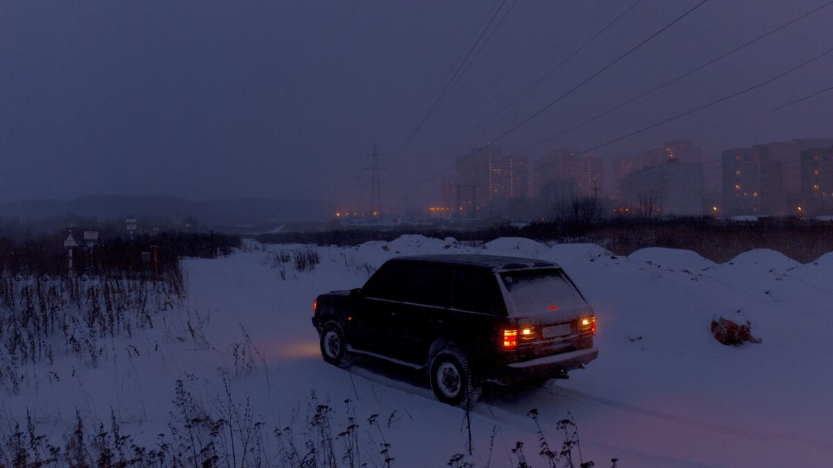 雪夜城市SUV