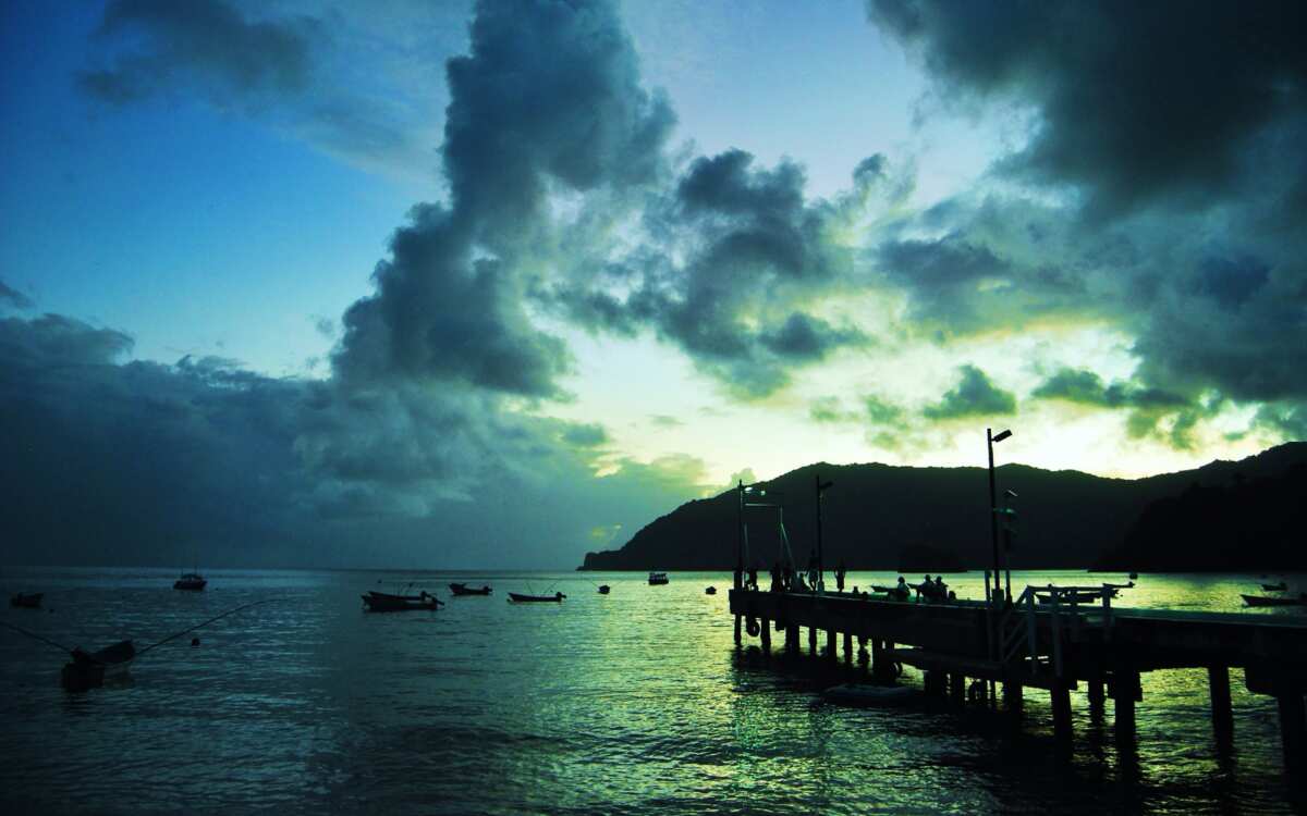 宁静的海港日落