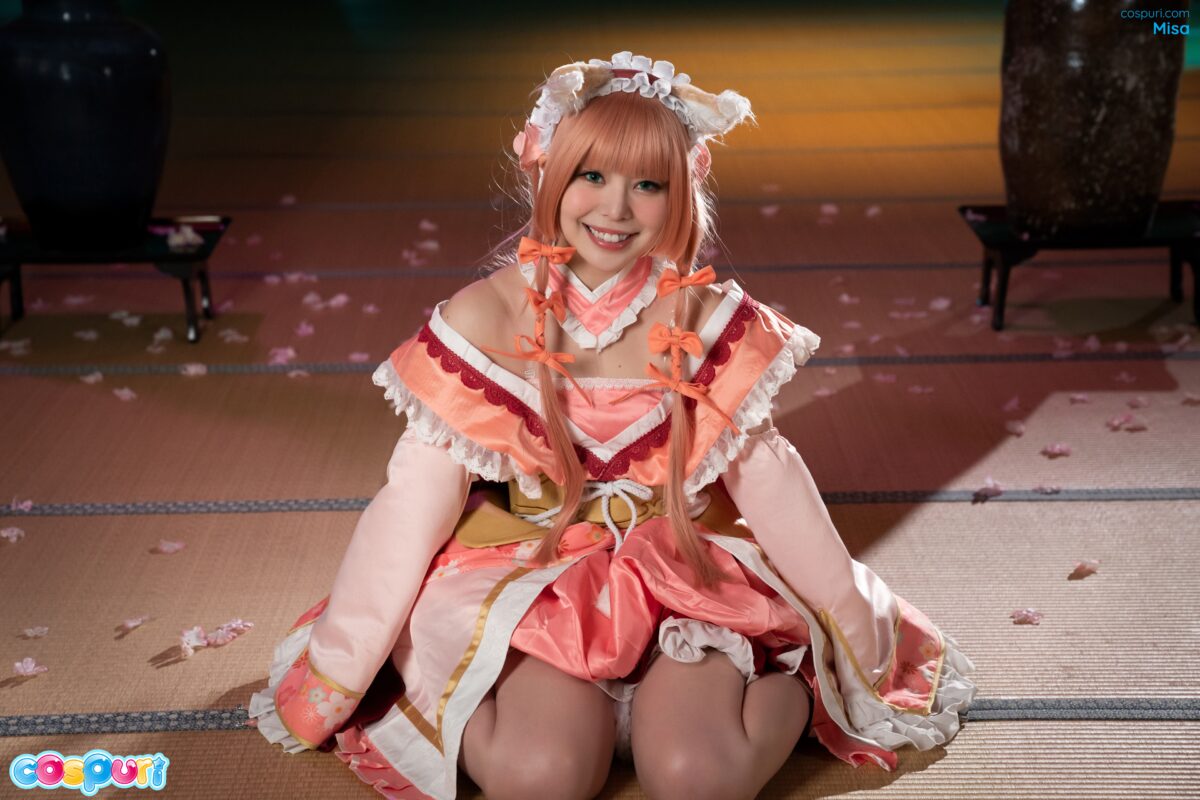粉色长发Cosplay女生