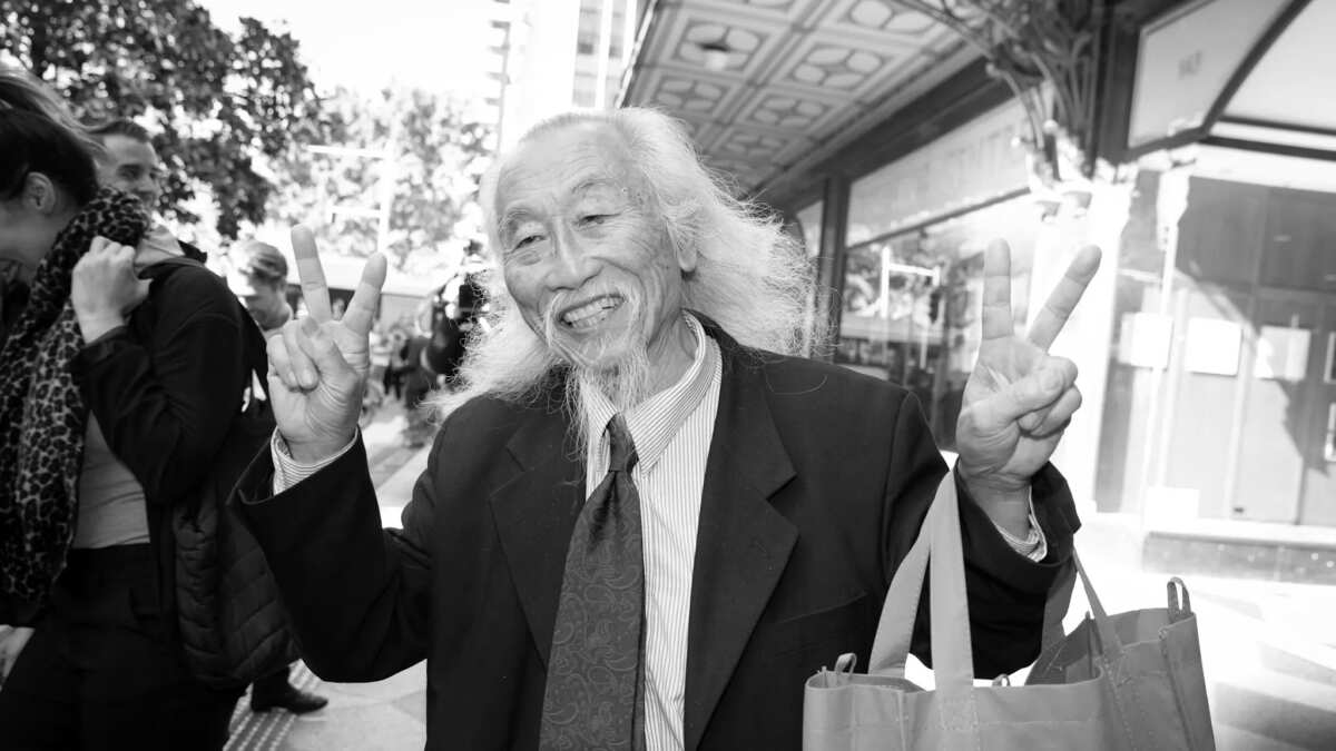 黑白和平手势