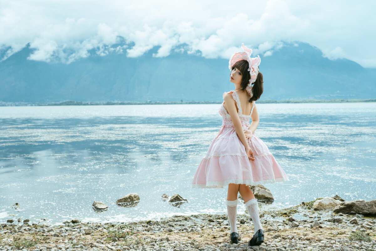 湖畔少女