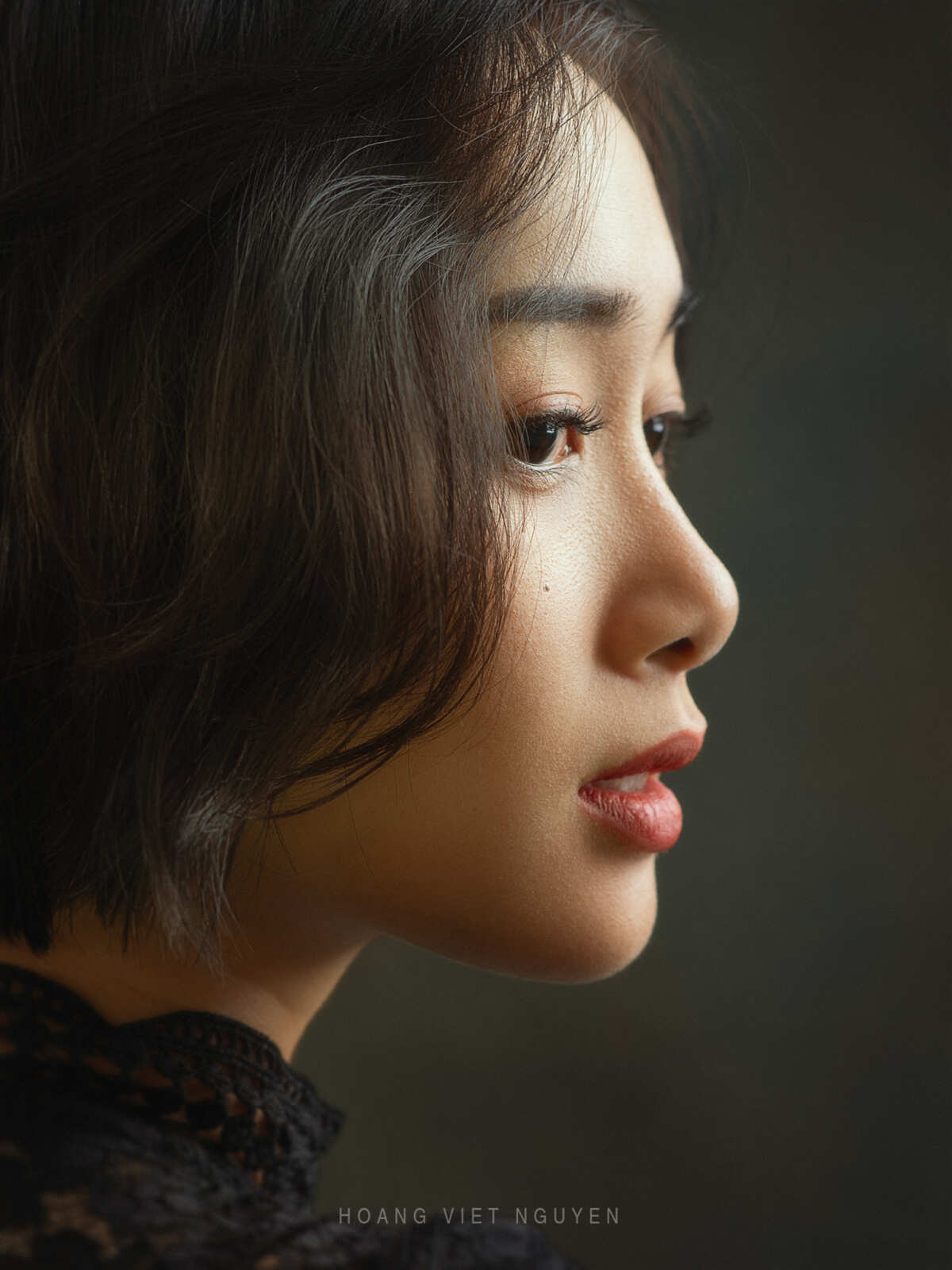短发女性侧脸