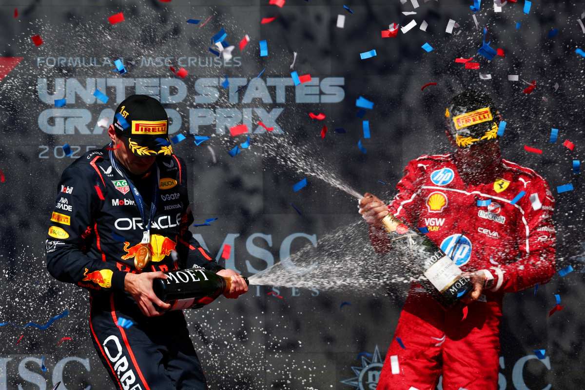 F1赛车手香槟庆祝
