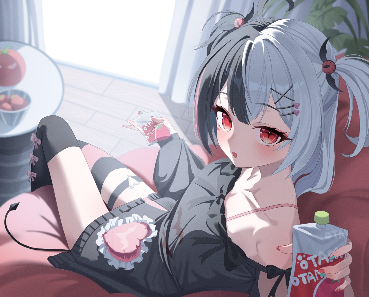 银发红眼动漫女孩