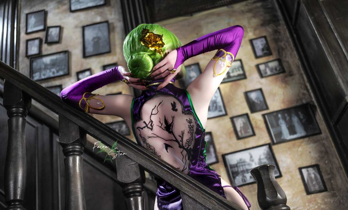绿色头发的cosplay美女