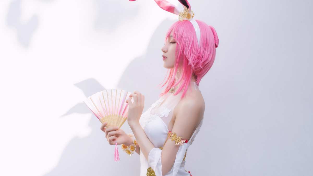粉发角色cosplay壁纸