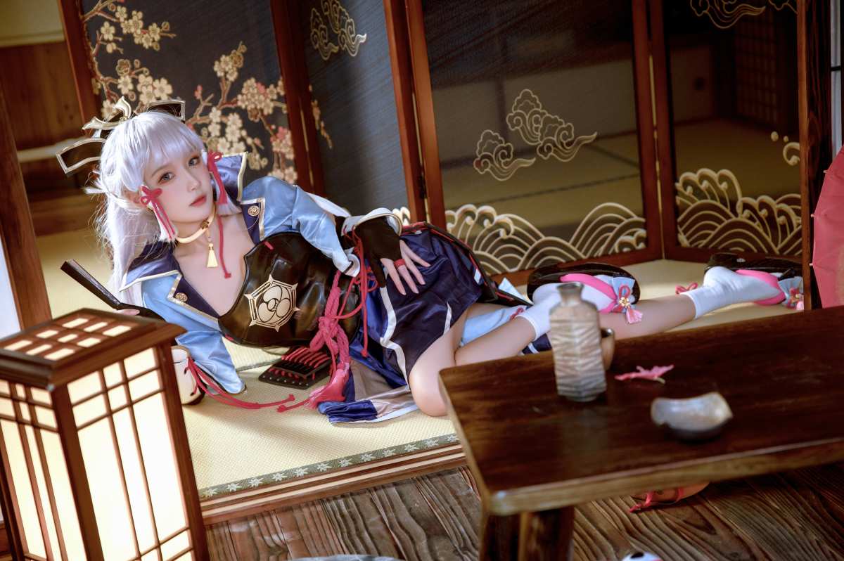 白发蓝眼 cos 壁纸