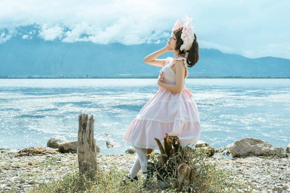 湖畔少女