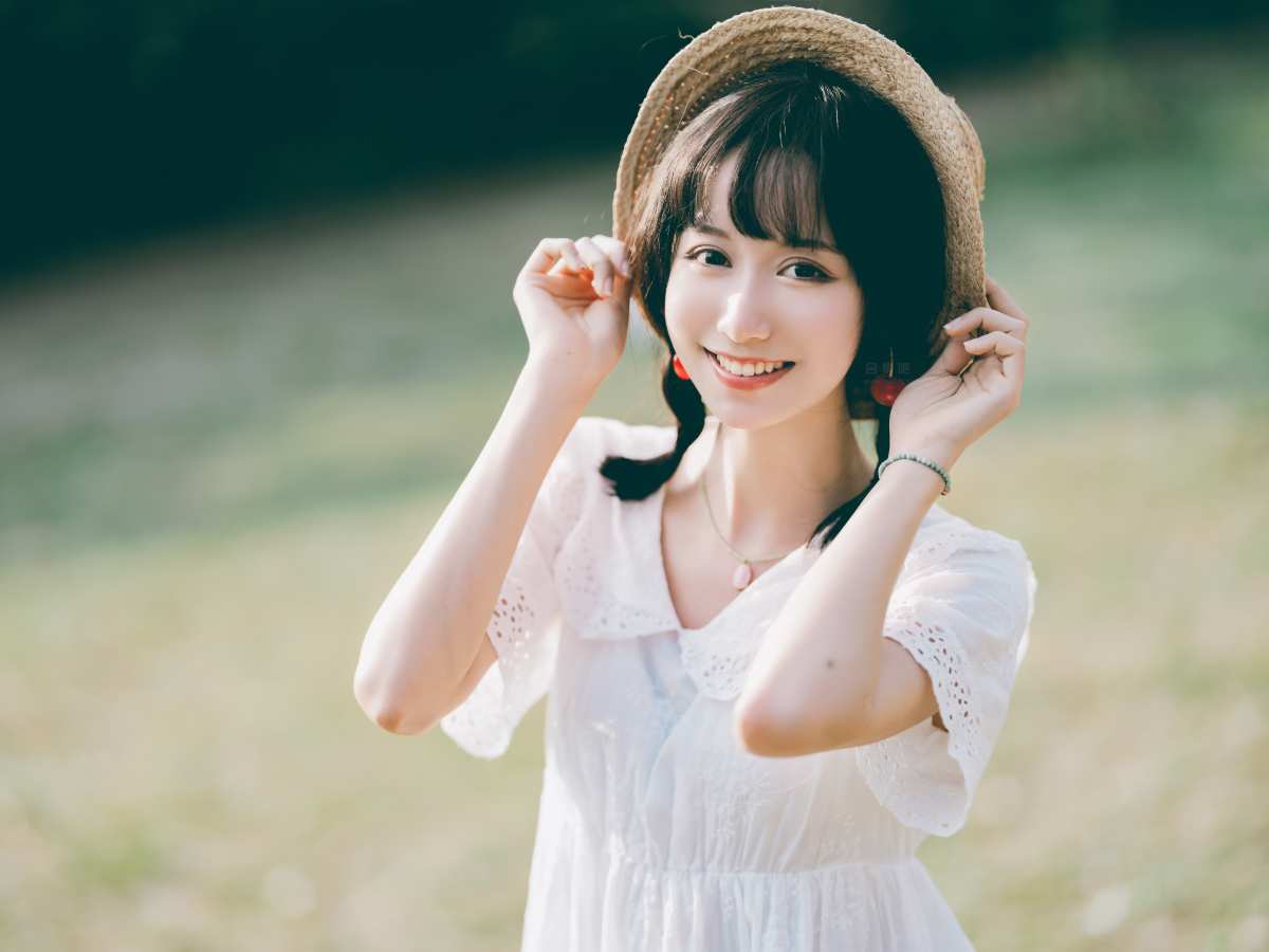 微笑的夏日女孩