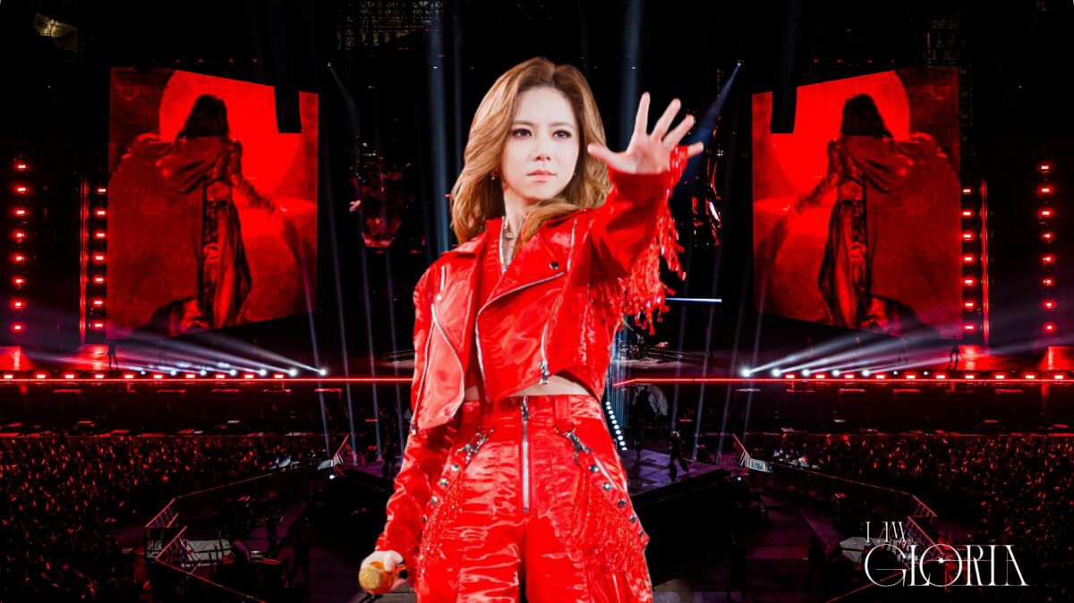 演唱会红衣女歌手