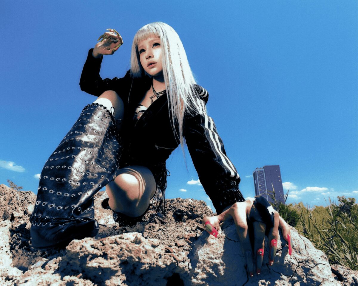 银发少女户外时尚