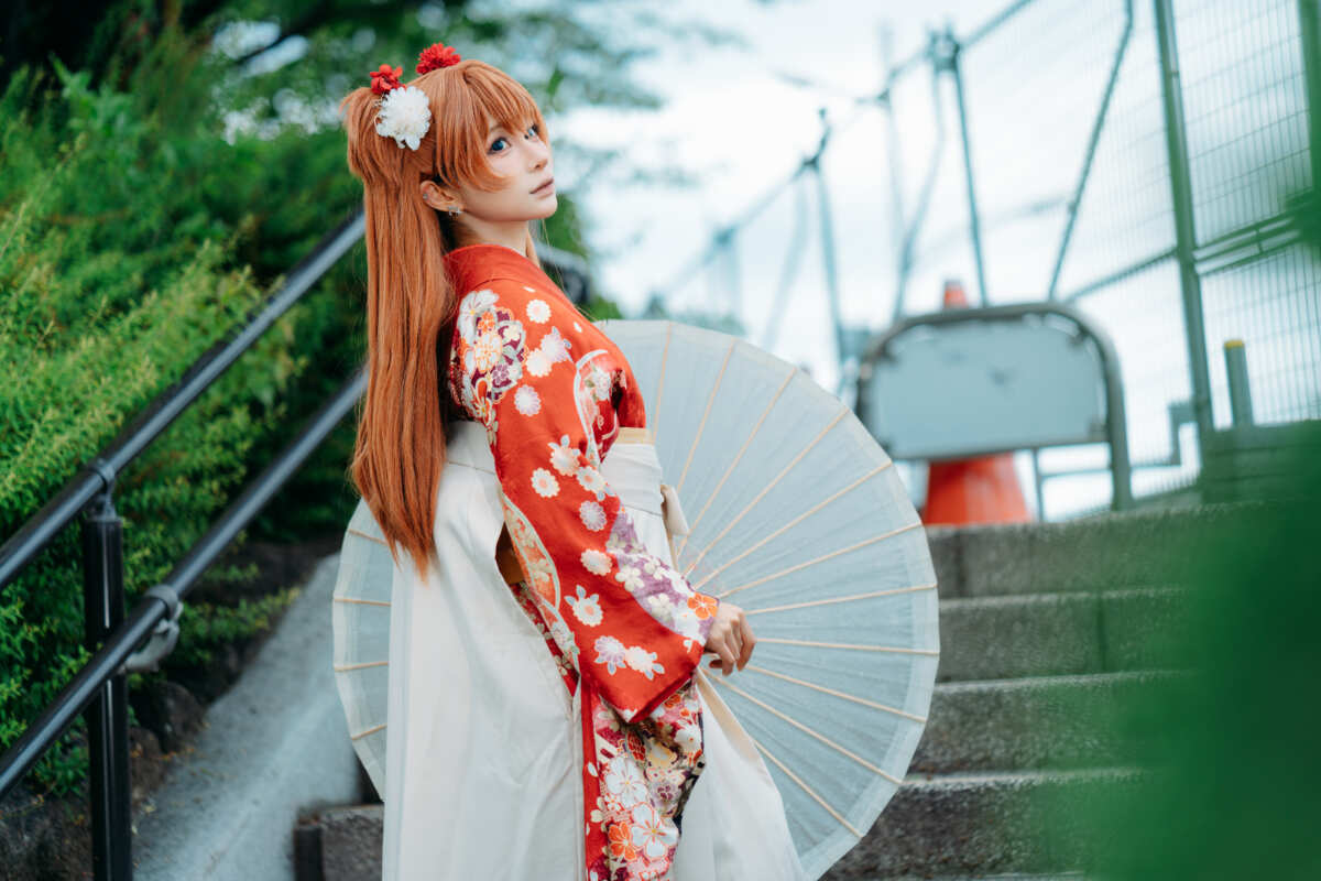 红发女子Cosplay壁纸