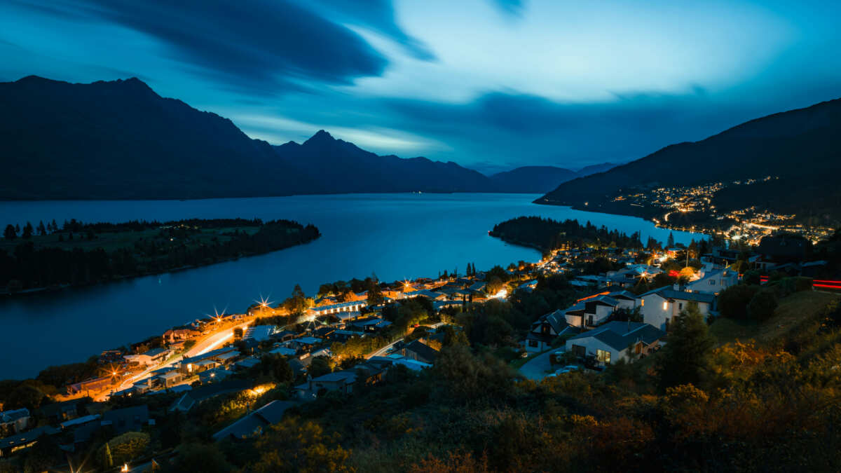 新西兰瓦卡蒂普湖夜景
