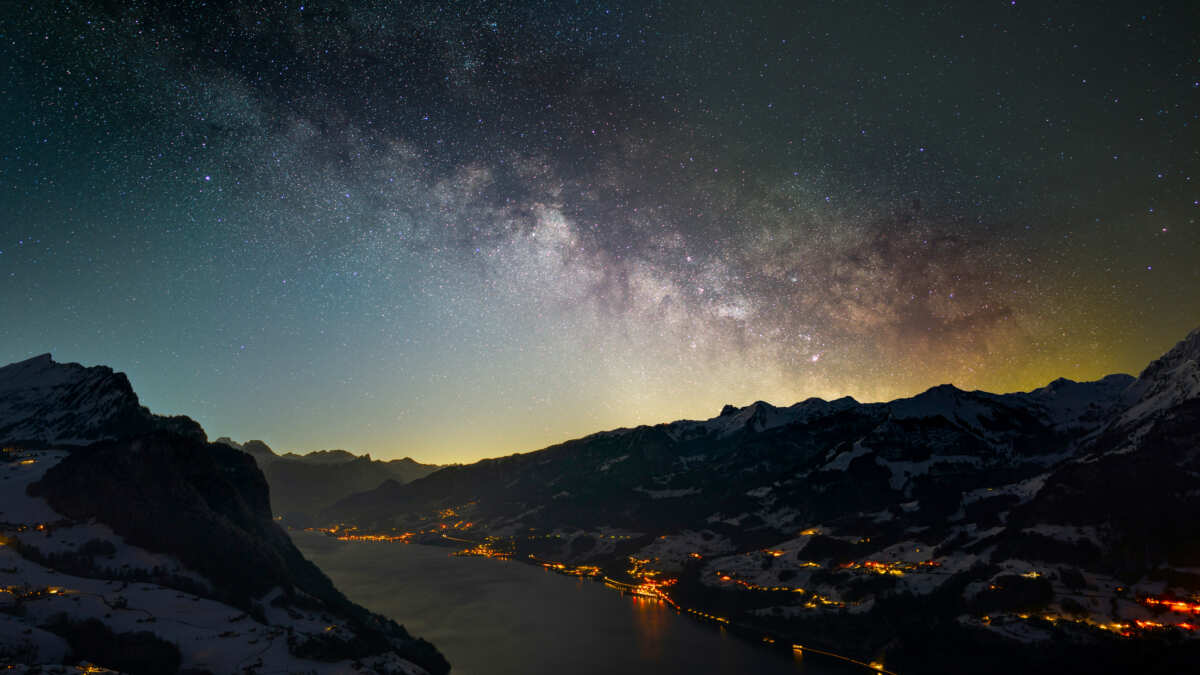 银河山川夜色