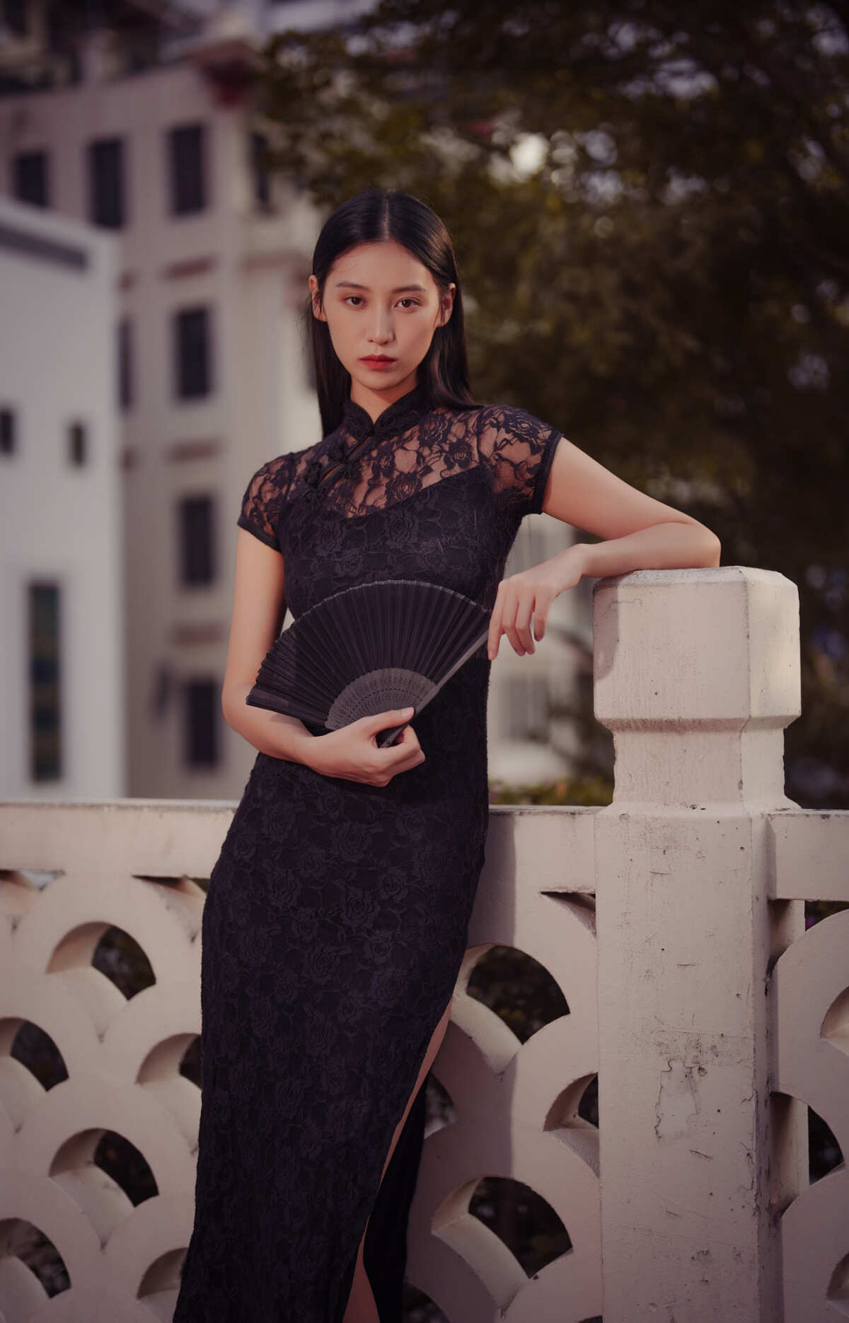 黑色蕾丝旗袍美女