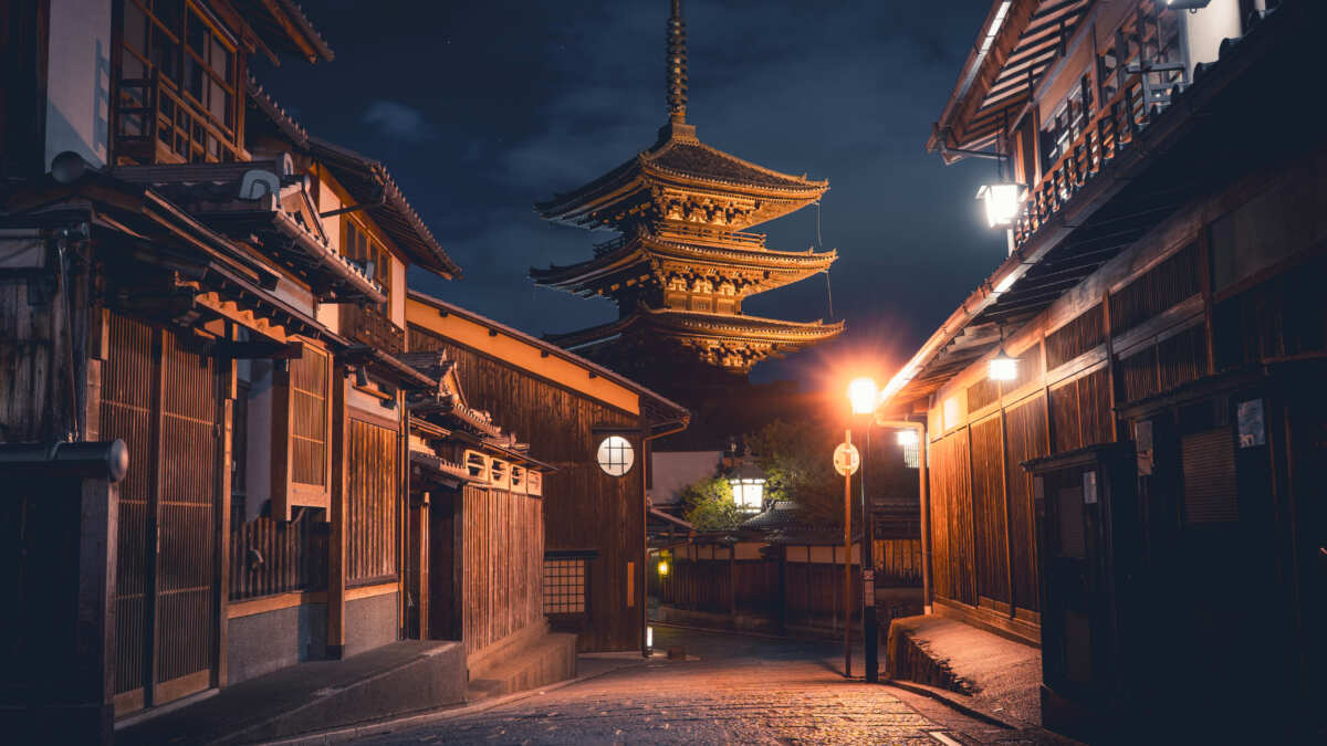 京都夜色古塔