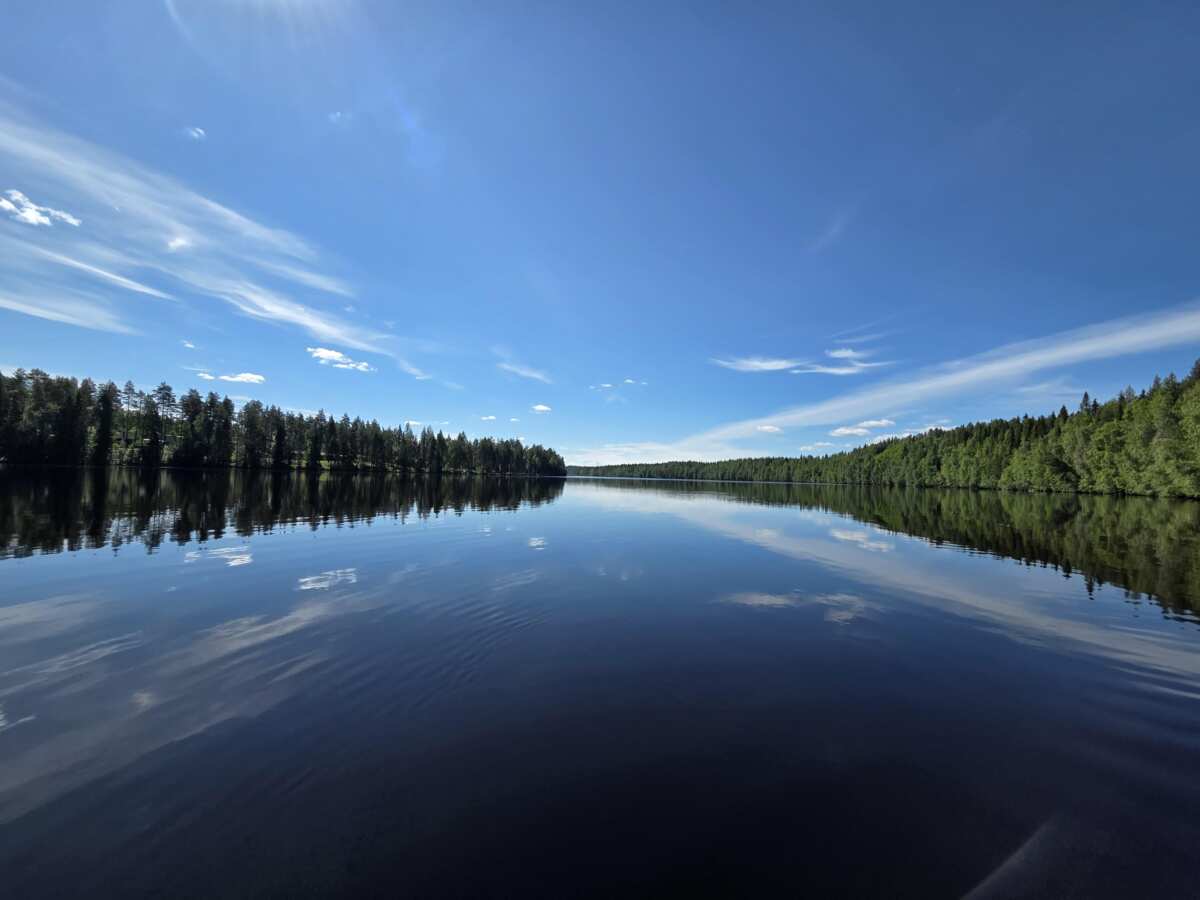 宁静湖景