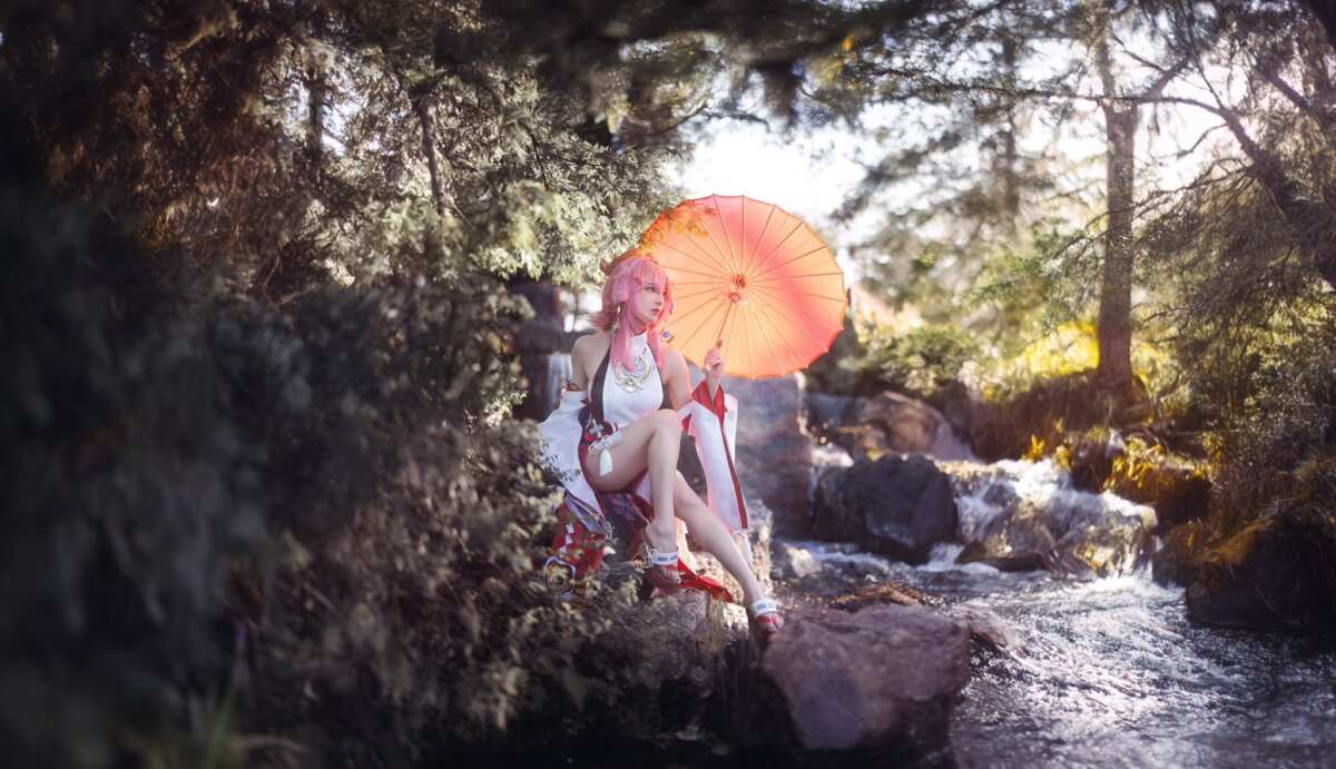 粉发 coser 壁纸