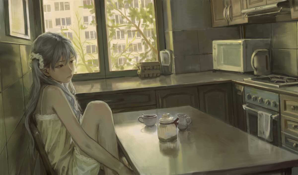银发少女独坐厨房