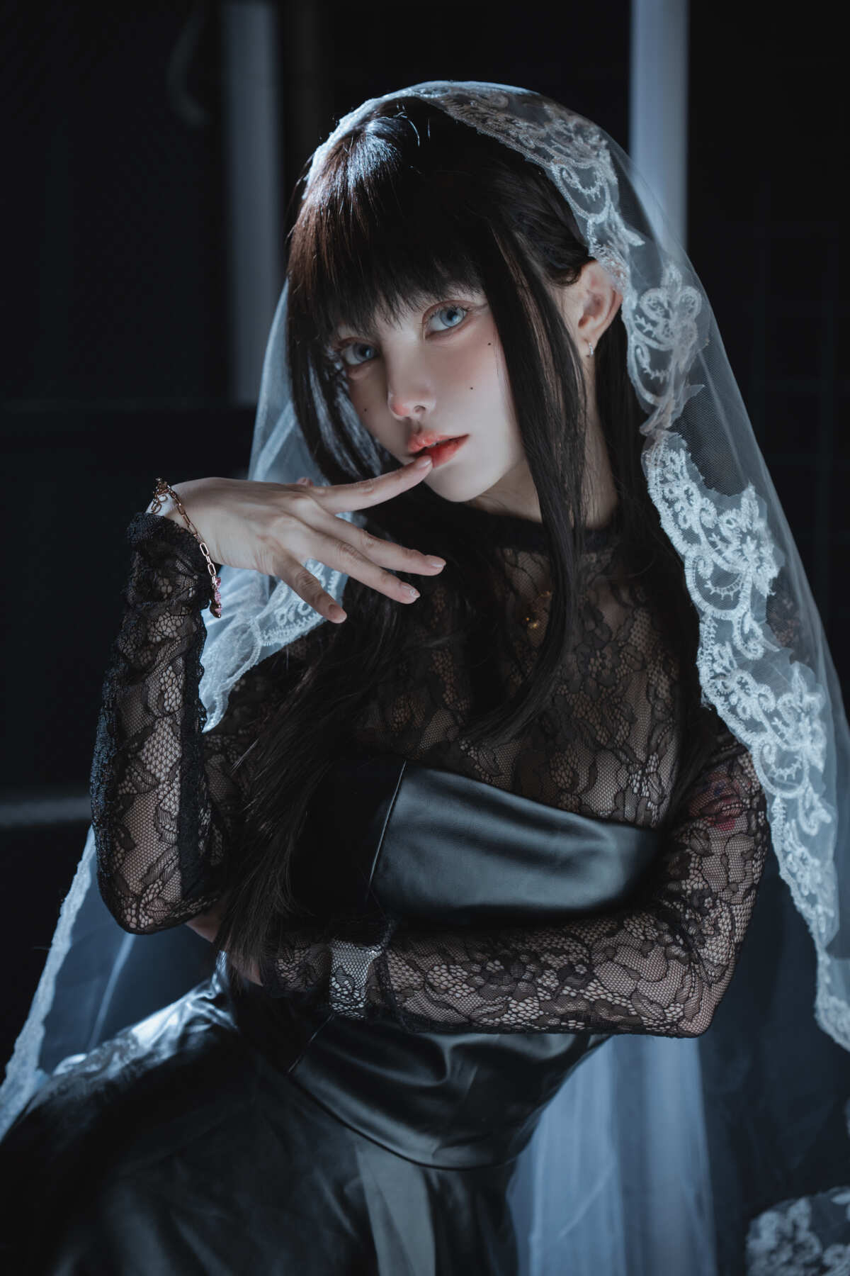 黑色蕾丝新娘