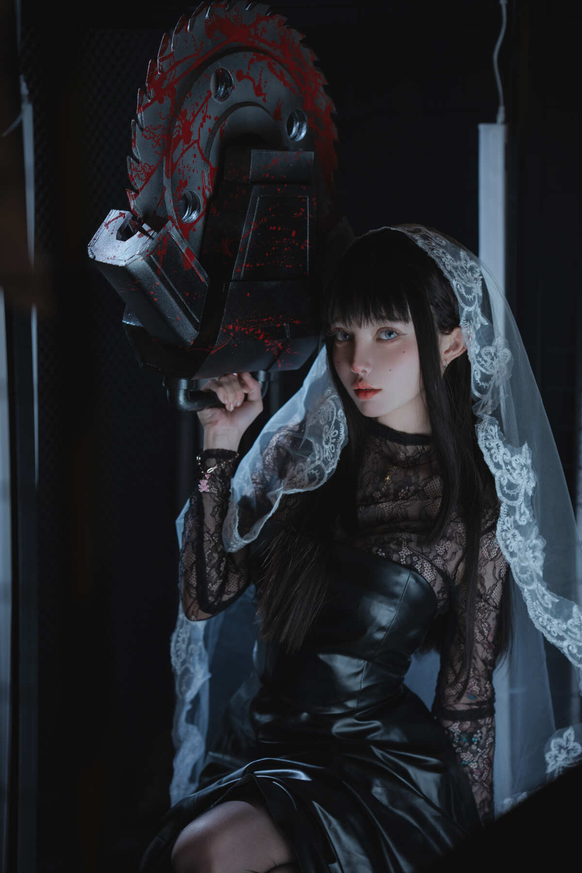 黑色新娘与锯子