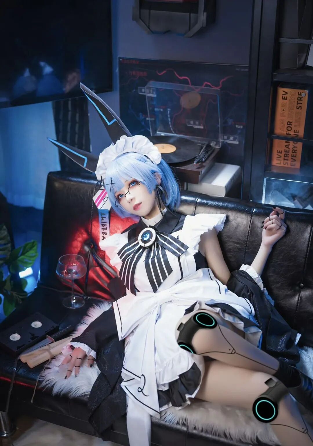 Cosplay写真|Tomoyo酱|钟爱白毛异瞳吖!