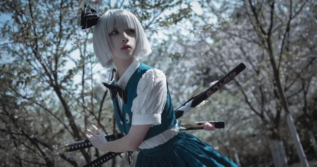 Cosplay写真│腥味猫罐│美貌与实力并存!