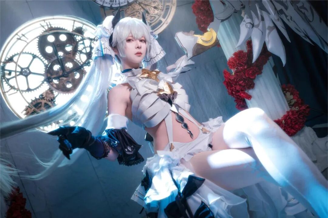 Cosplay写真│腥味猫罐│美貌与实力并存!