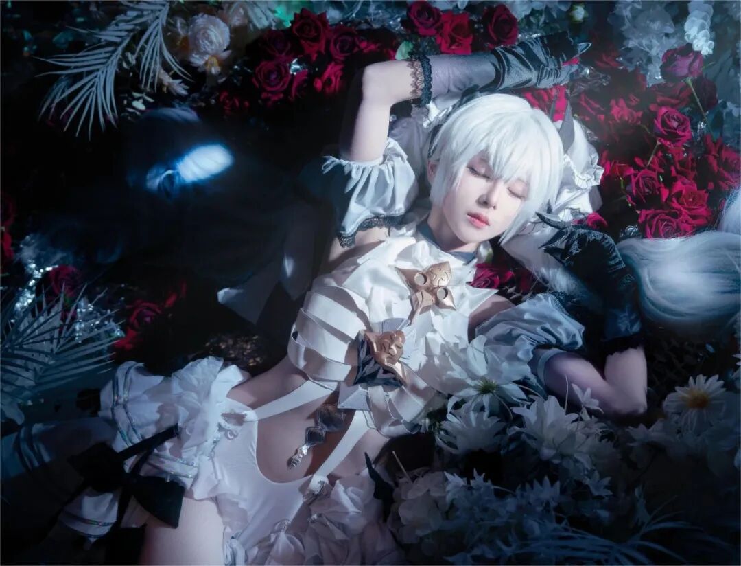 Cosplay写真│腥味猫罐│美貌与实力并存!